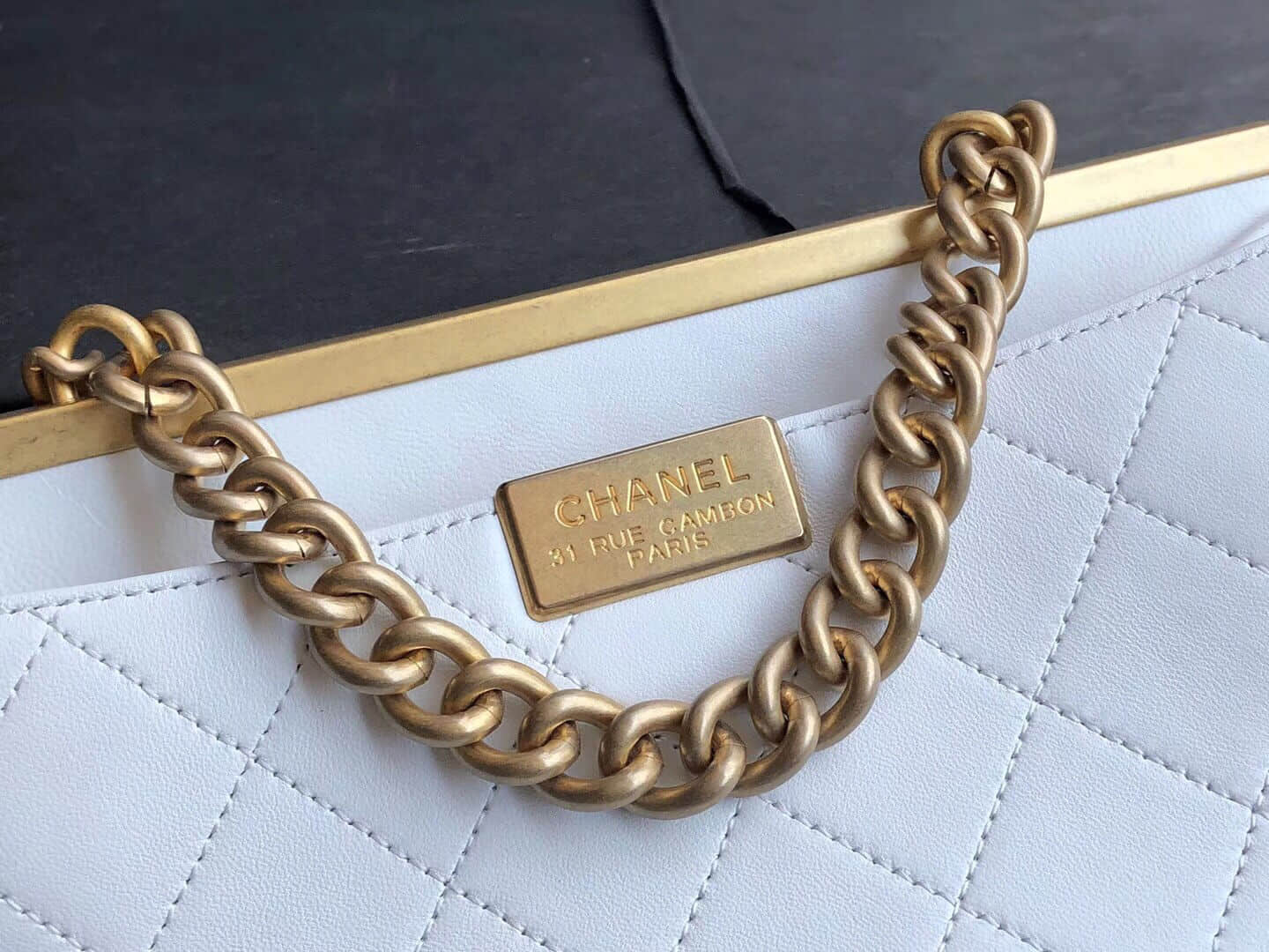 Chanel/香奈儿2018夏季新款白色双面金色链条口子翻盖包