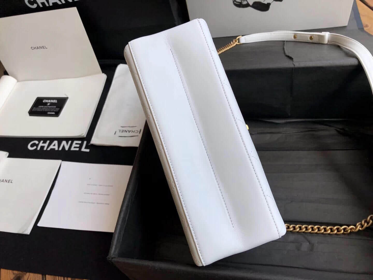 Chanel/香奈儿2018夏季新款白色双面金色链条口子翻盖包