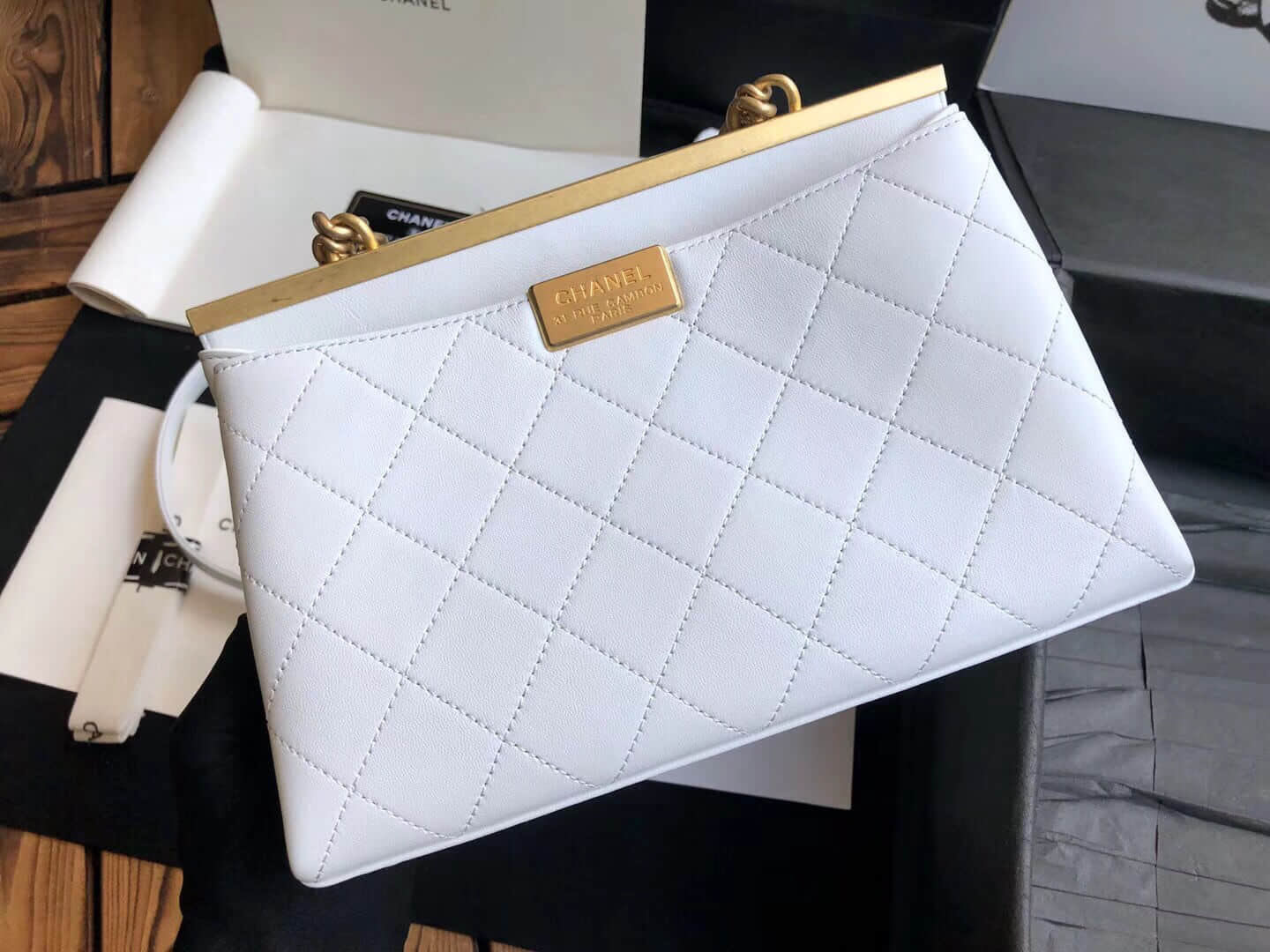 Chanel/香奈儿2018夏季新款白色双面金色链条口子翻盖包