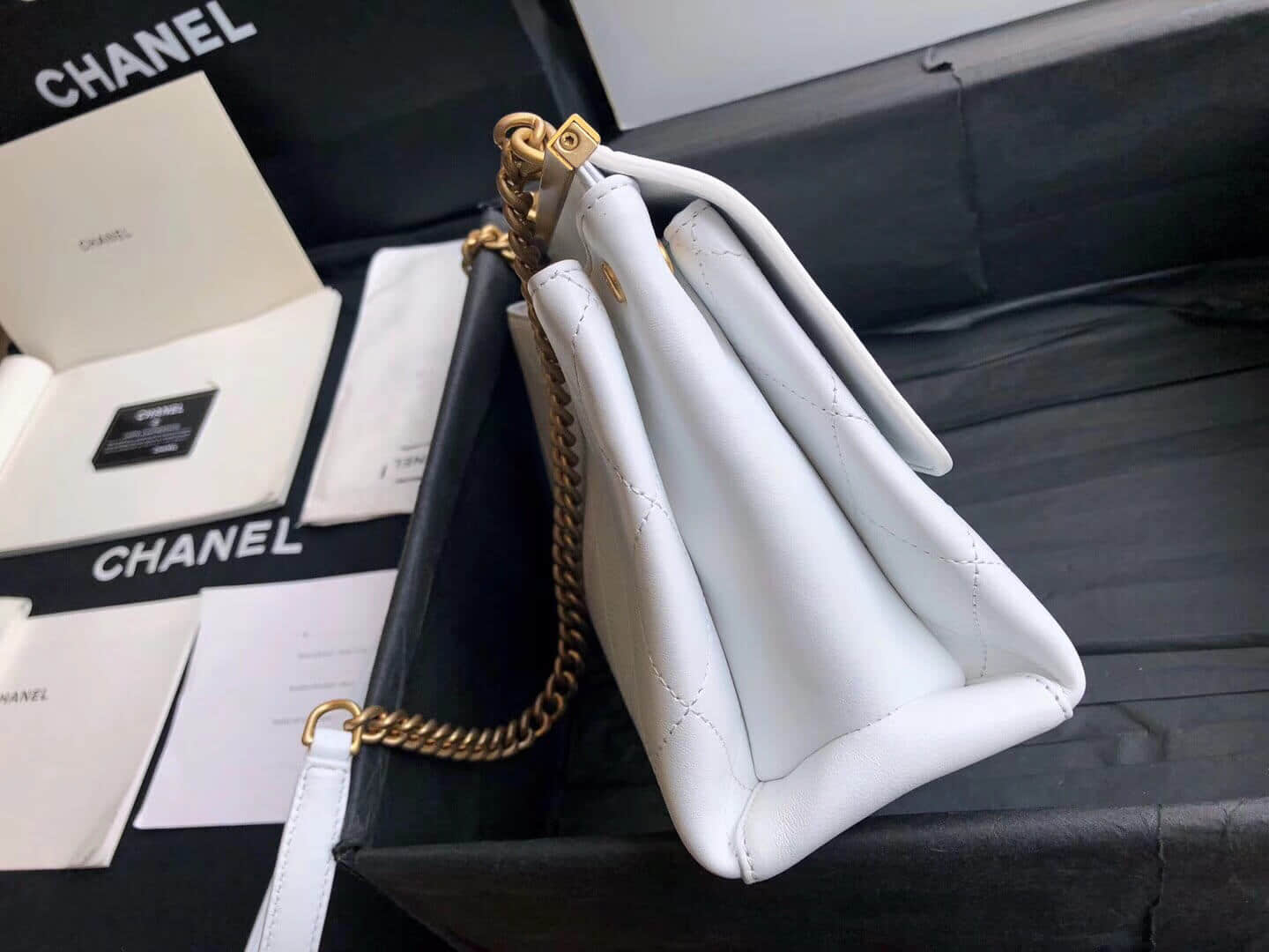 Chanel/香奈儿2018夏季新款白色双面金色链条口子翻盖包
