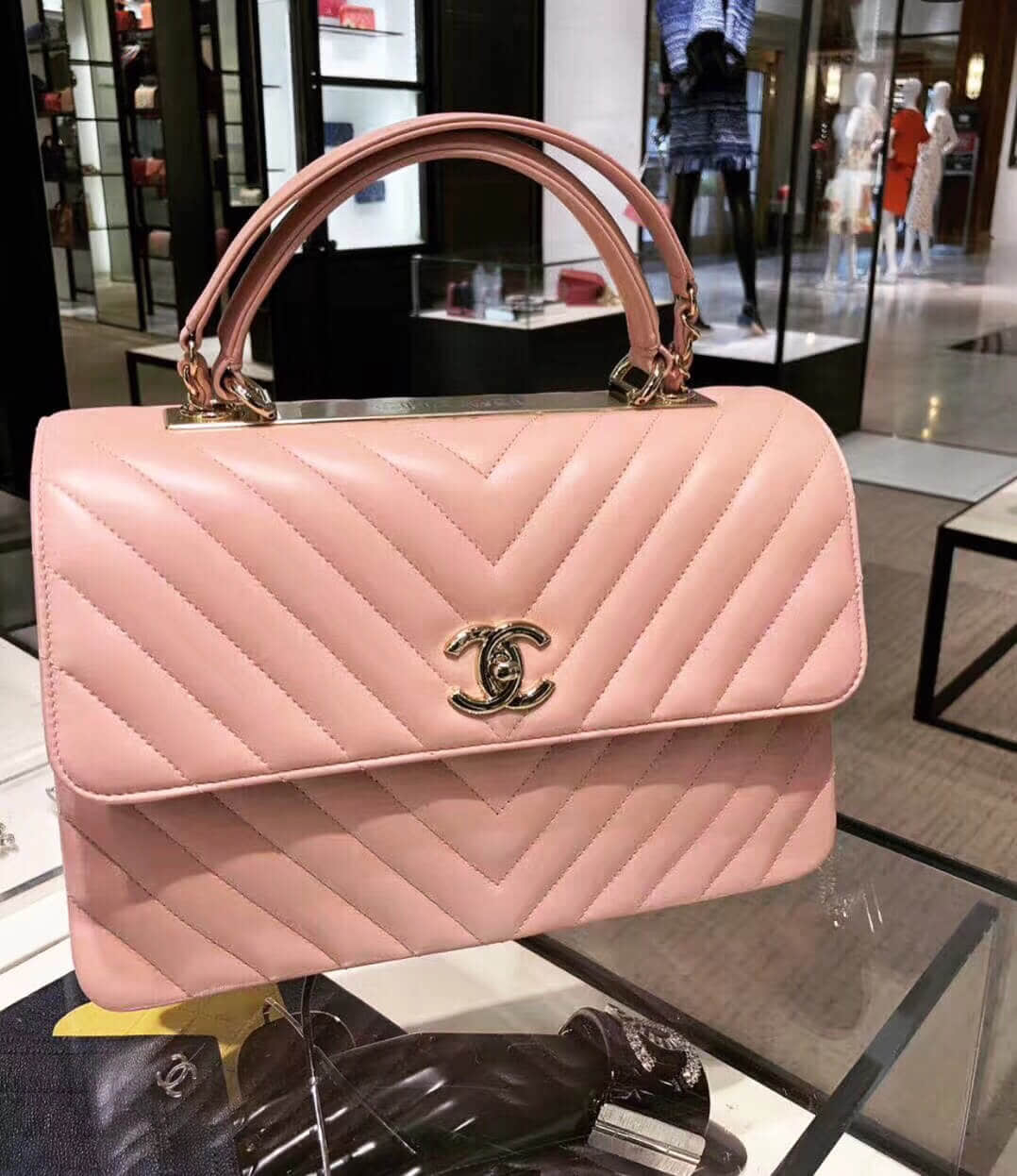 Chanel/香奈儿 18新款V型羊皮粉色Trendy CC 25手提包