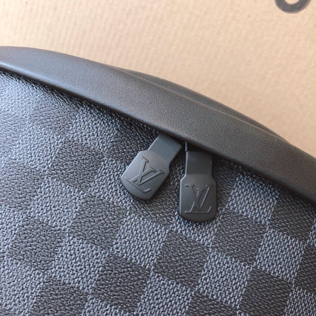 LV N40187 Damier Graphite涂层帆布Discovery腰包