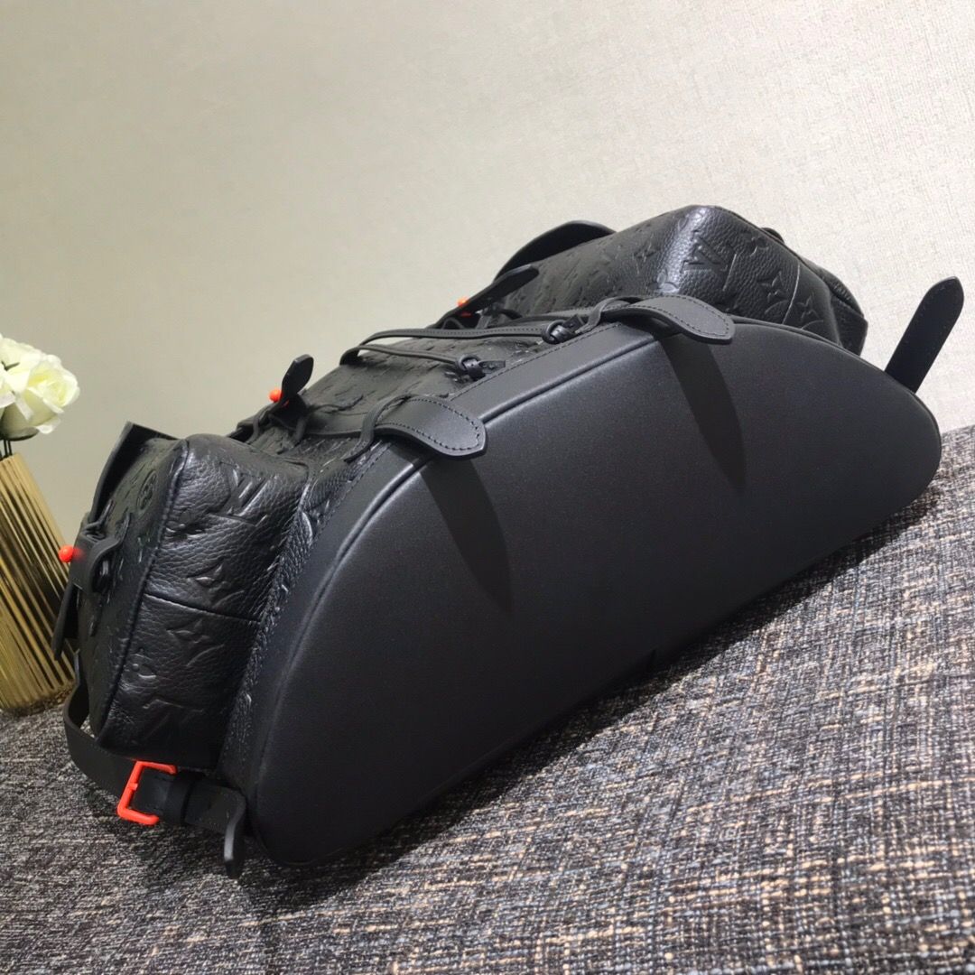 LV M53285 黑色Taurillon皮革Christopher大号双肩包