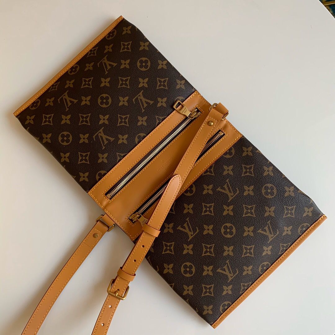 LV M44879 男士Saumur小号斜挎邮差包