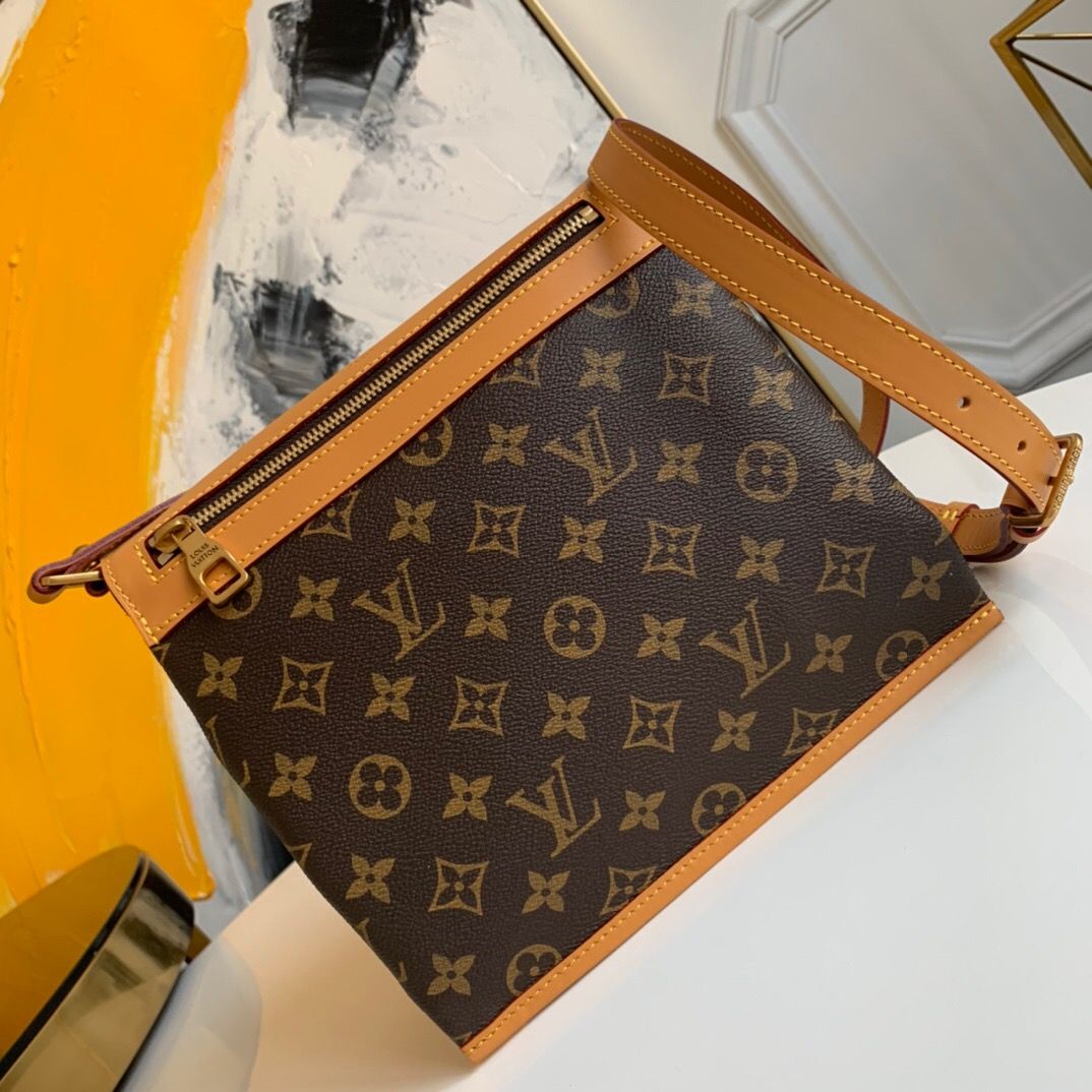 LV M44879 男士Saumur小号斜挎邮差包