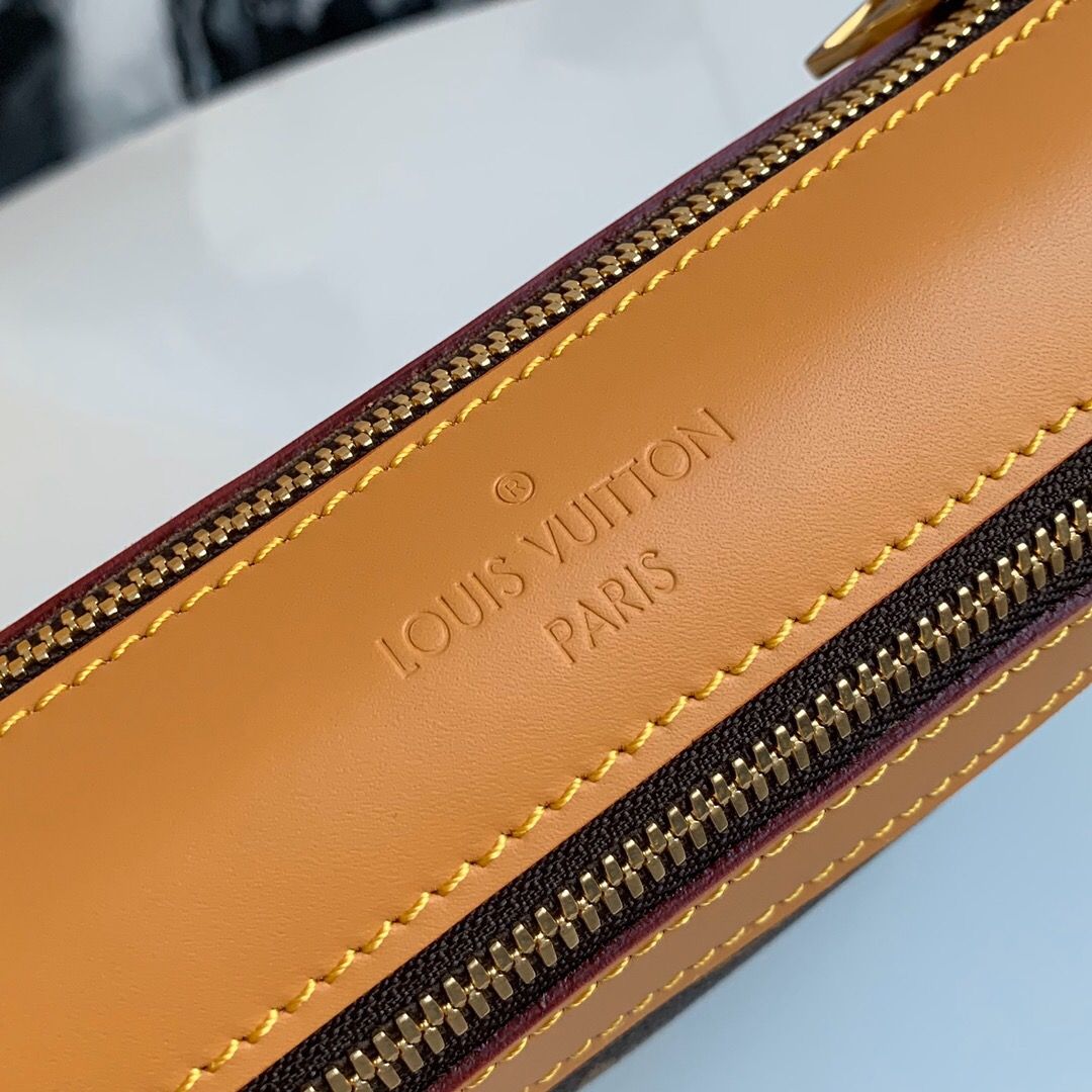 LV M44879 男士Saumur小号斜挎邮差包