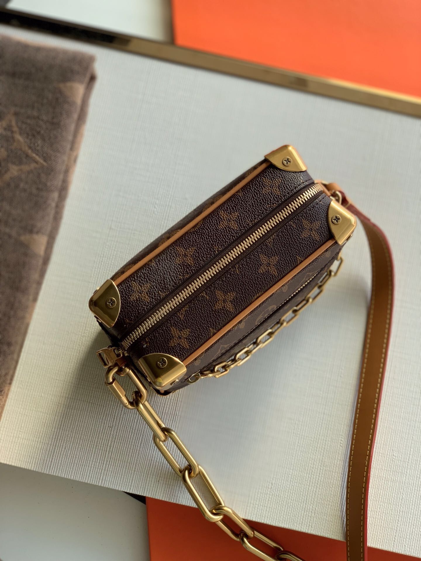 LV M68906 Mini Soft Trunk手袋 复古链条单肩斜挎盒子包