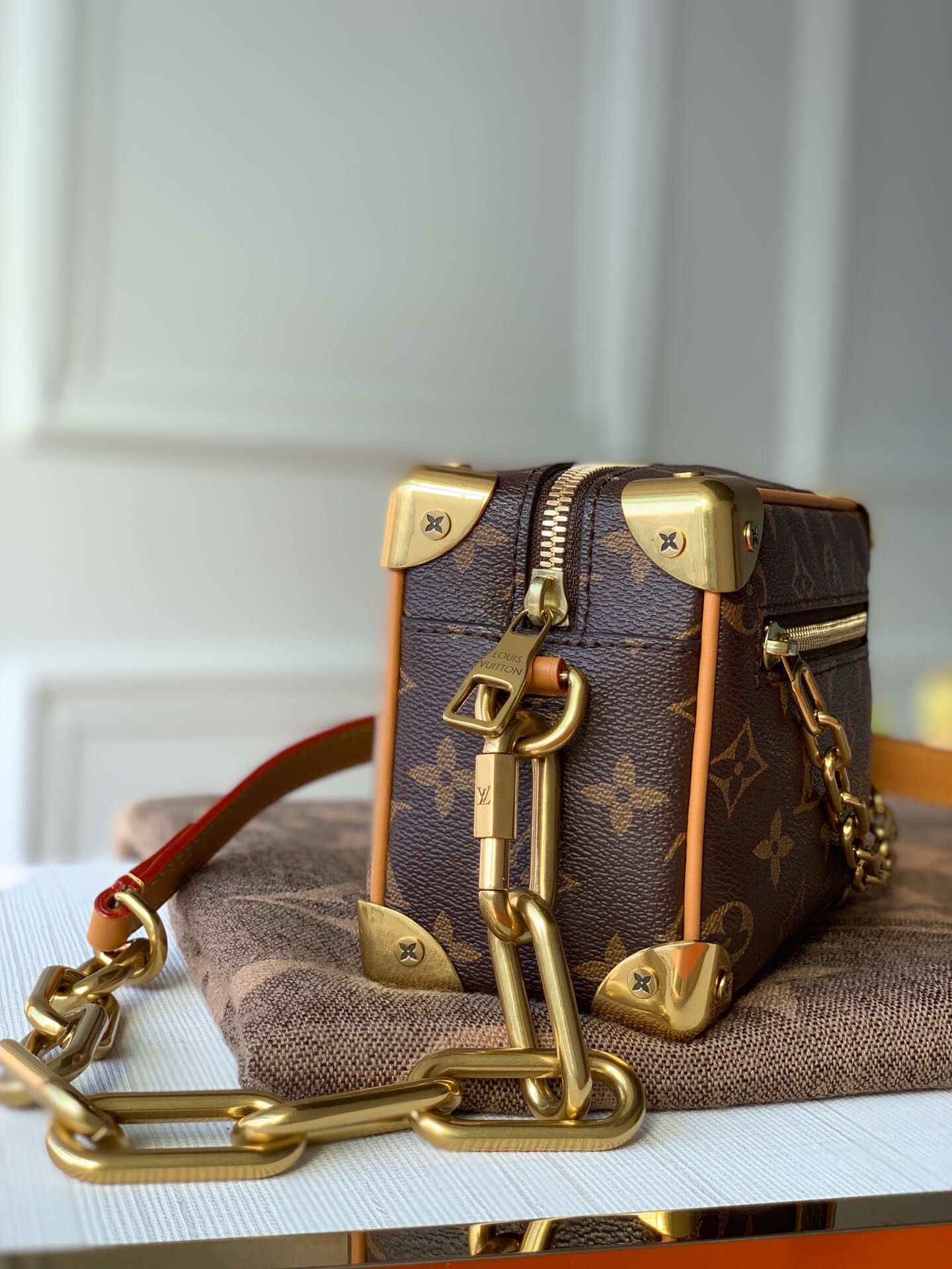 LV M68906 Mini Soft Trunk手袋 复古链条单肩斜挎盒子包