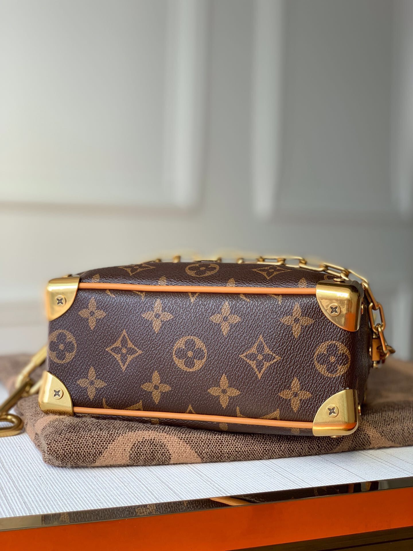 LV M68906 Mini Soft Trunk手袋 复古链条单肩斜挎盒子包