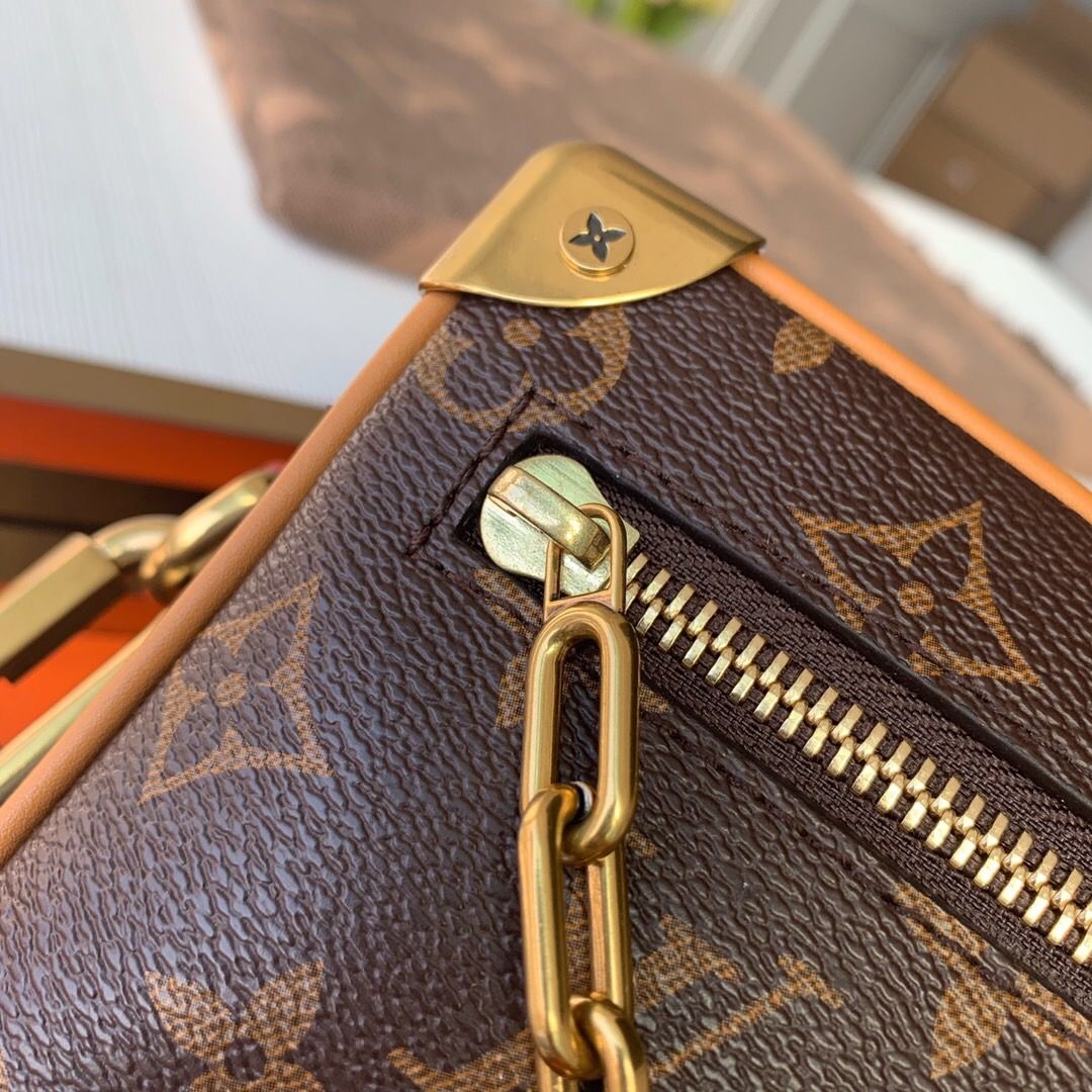 LV M68906 Mini Soft Trunk手袋 复古链条单肩斜挎盒子包