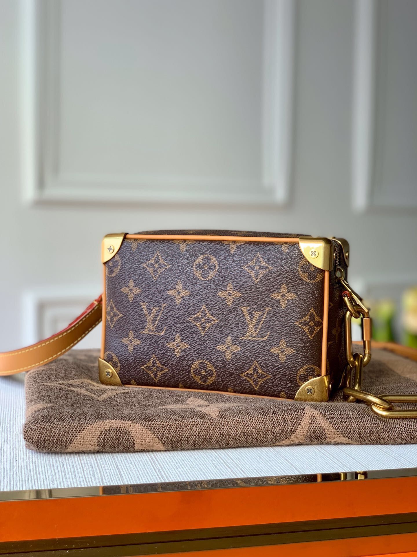 LV M68906 Mini Soft Trunk手袋 复古链条单肩斜挎盒子包