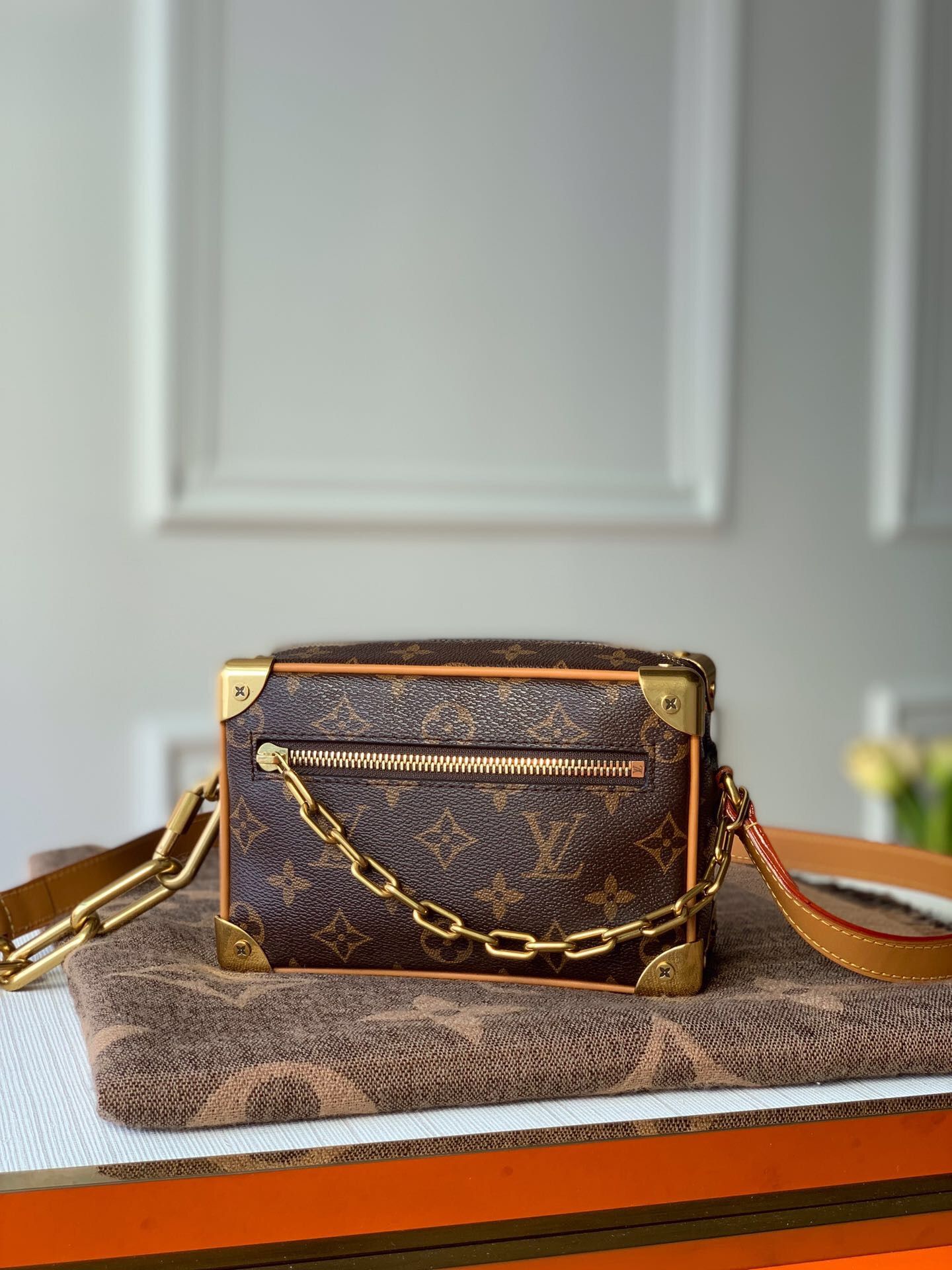 LV M68906 Mini Soft Trunk手袋 复古链条单肩斜挎盒子包