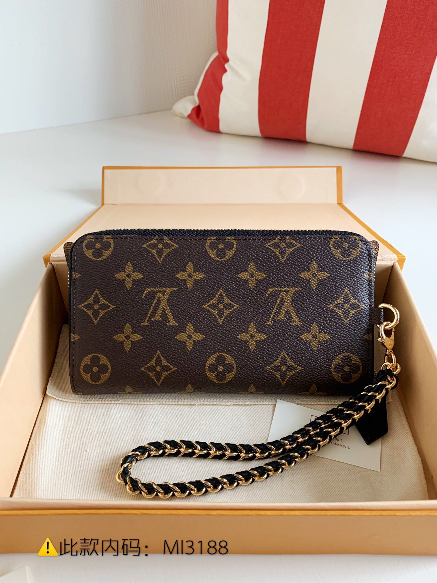 LV M68796 Zippy Shades 链条拉链钱夹