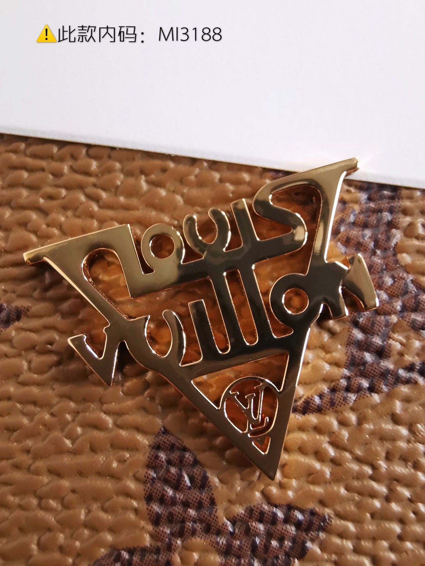 LV M68796 Zippy Shades 链条拉链钱夹