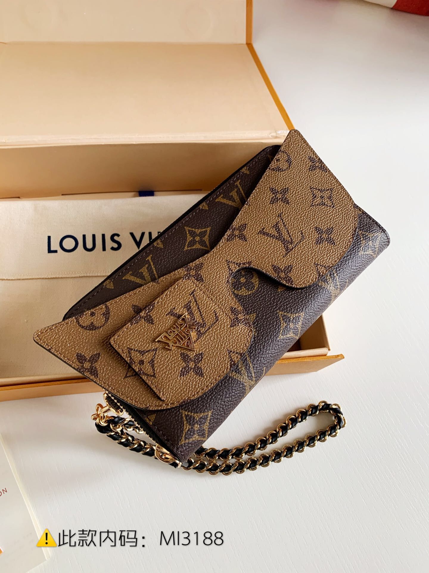 LV M68796 Zippy Shades 链条拉链钱夹
