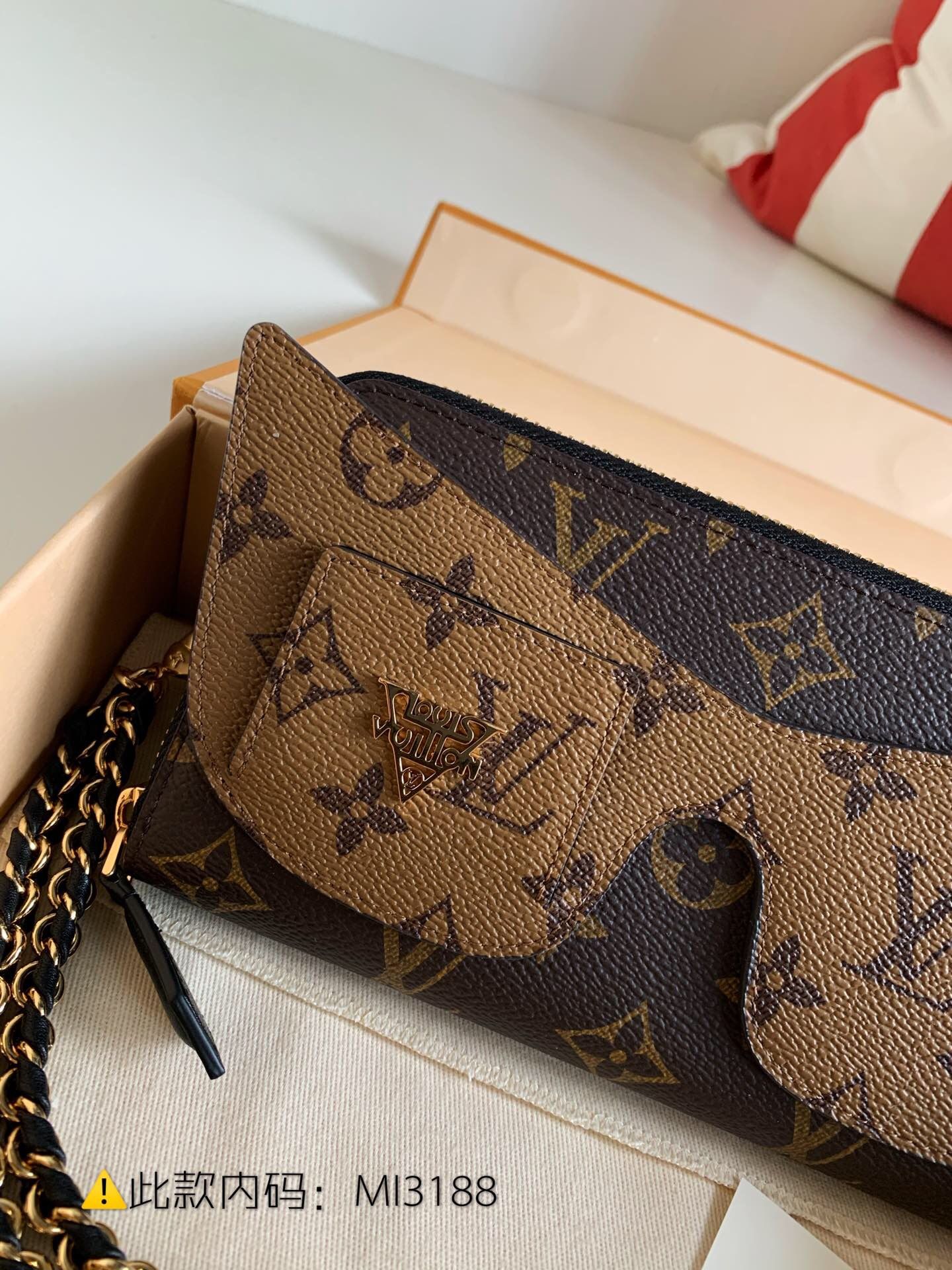 LV M68796 Zippy Shades 链条拉链钱夹