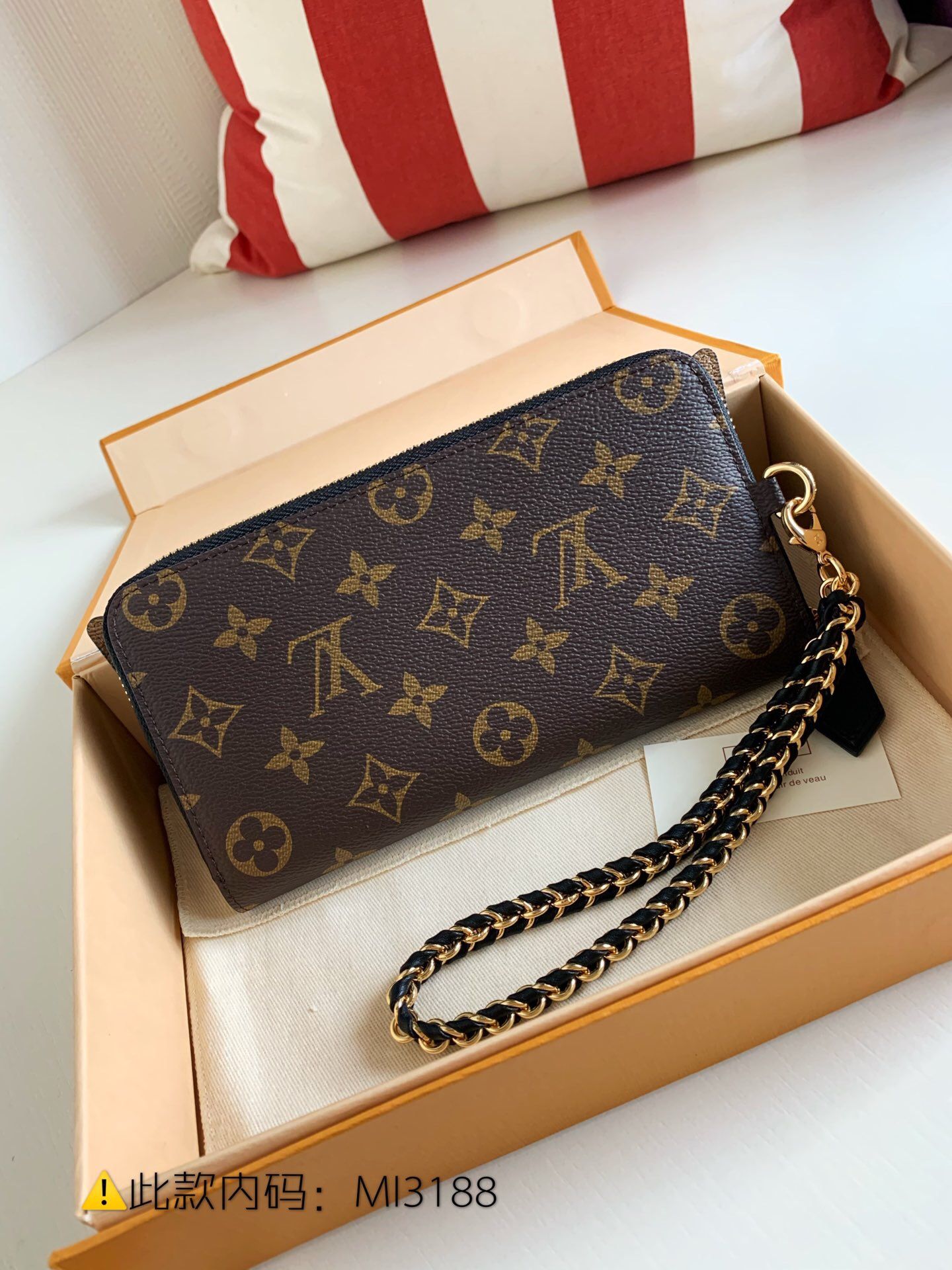 LV M68796 Zippy Shades 链条拉链钱夹