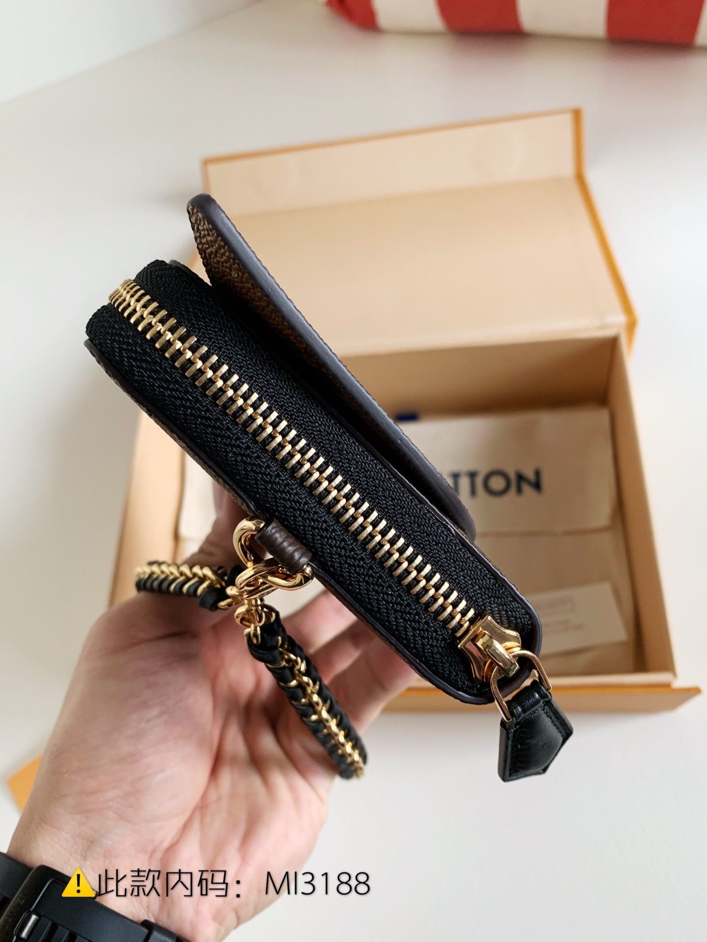 LV M68796 Zippy Shades 链条拉链钱夹