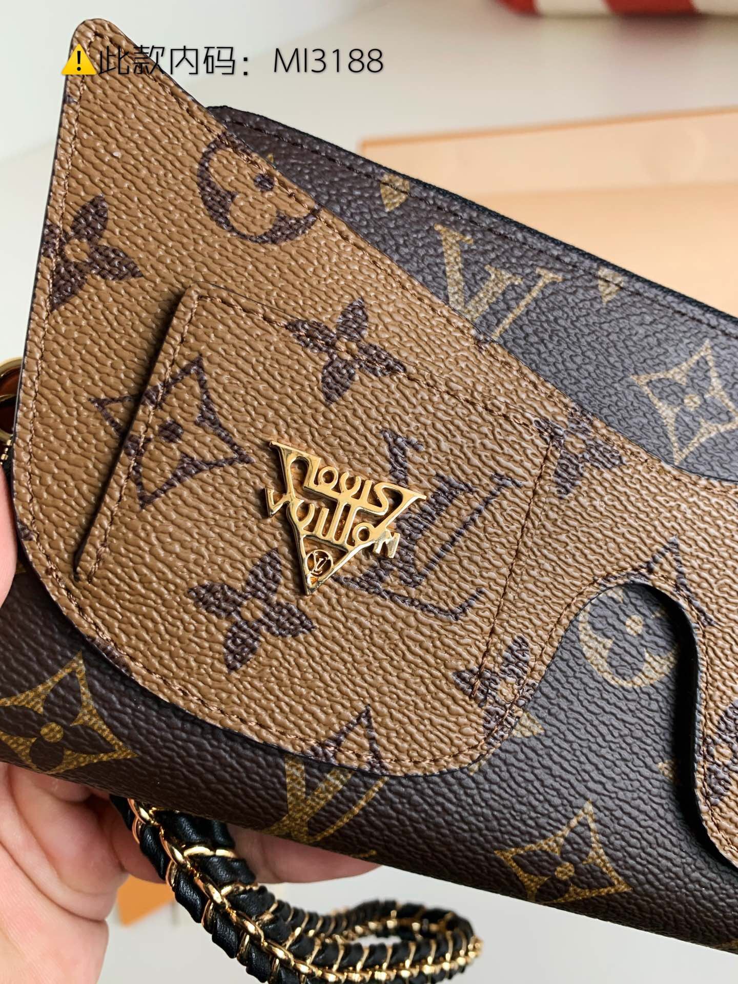 LV M68796 Zippy Shades 链条拉链钱夹