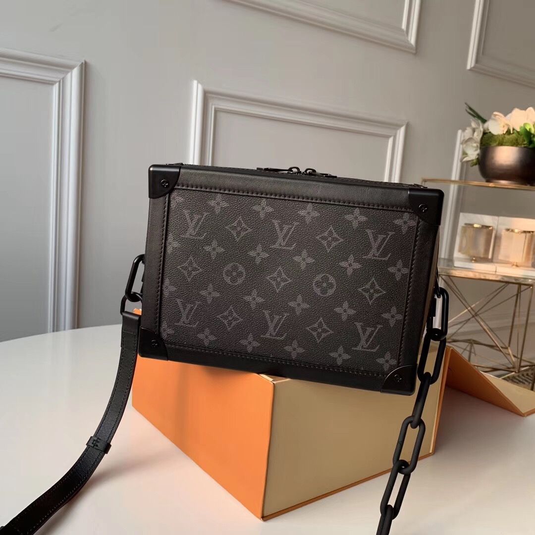 LV M44730 Soft Trunk黑色链条邮差包