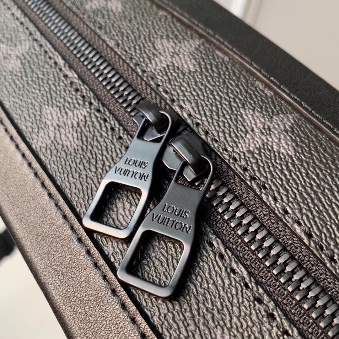 LV M44730 Soft Trunk黑色链条邮差包
