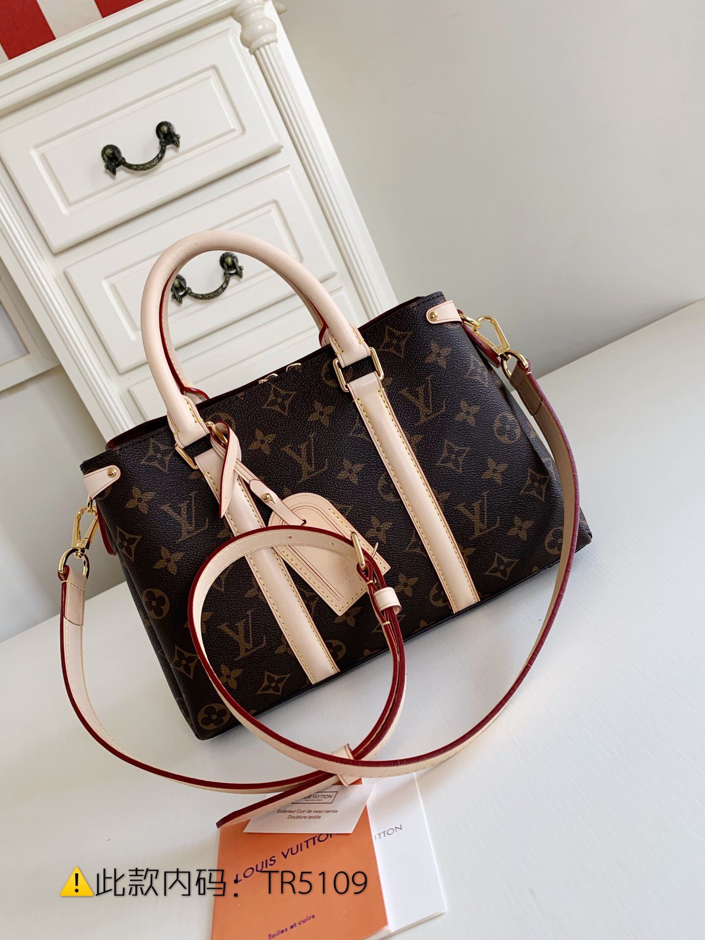 LV M44815 SOUFFLOT BB 手袋 老花斜挎手提包