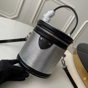 LV M55316 19年秋冬 CANNES 银色圆筒包