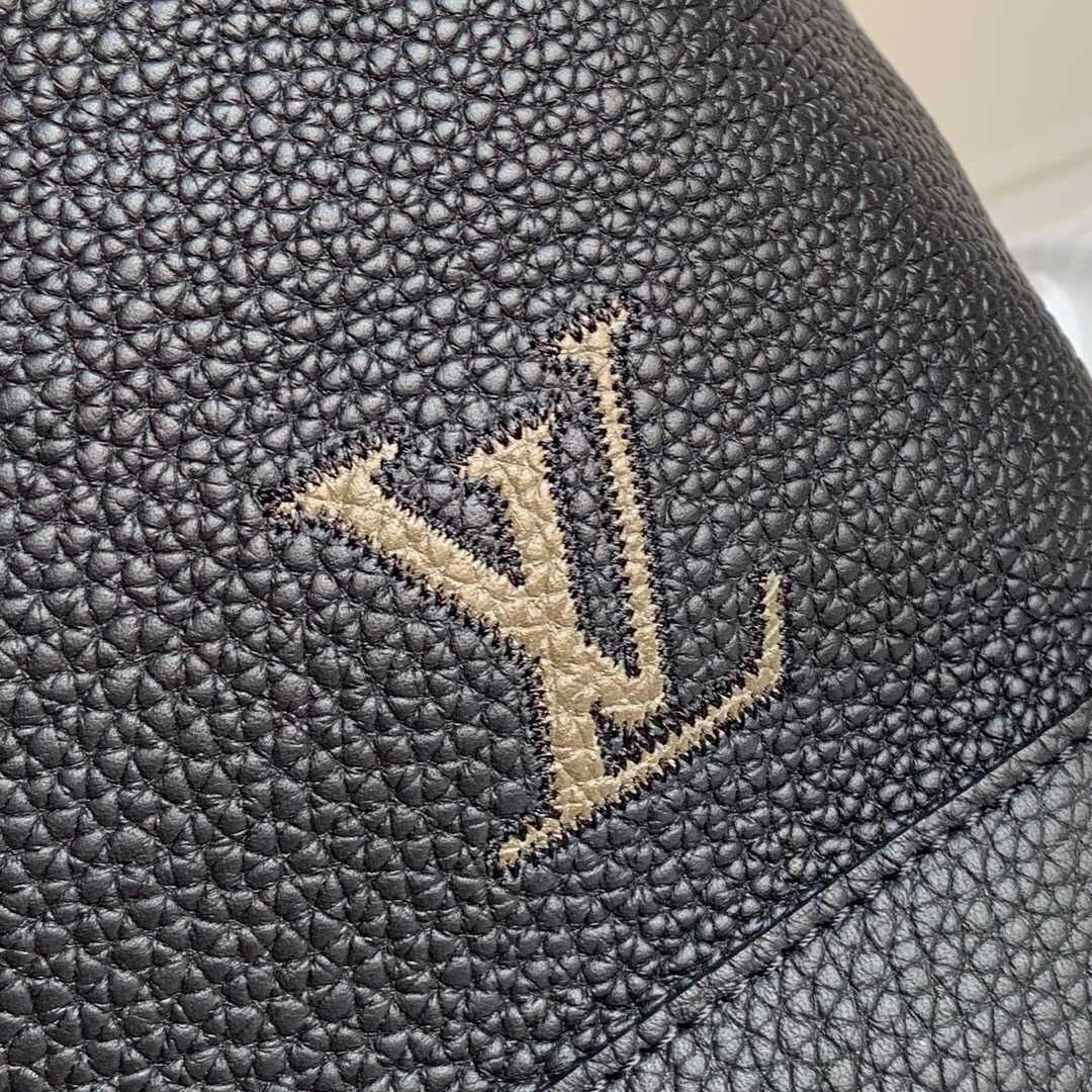 LV M55171 Taurillon牛皮 Noé抽绳双肩包