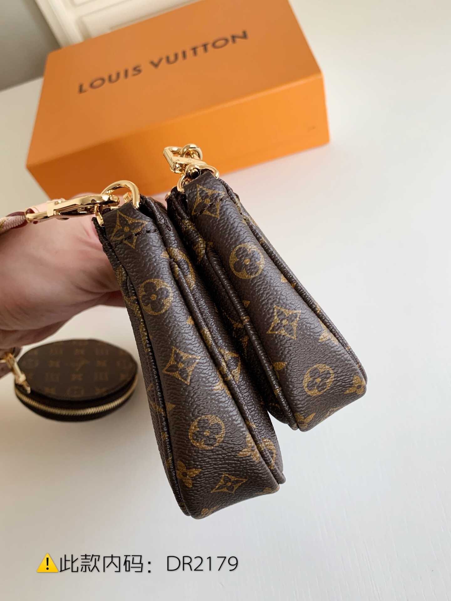 LV M44840 新款粉色肩带三件套叠加麻将包