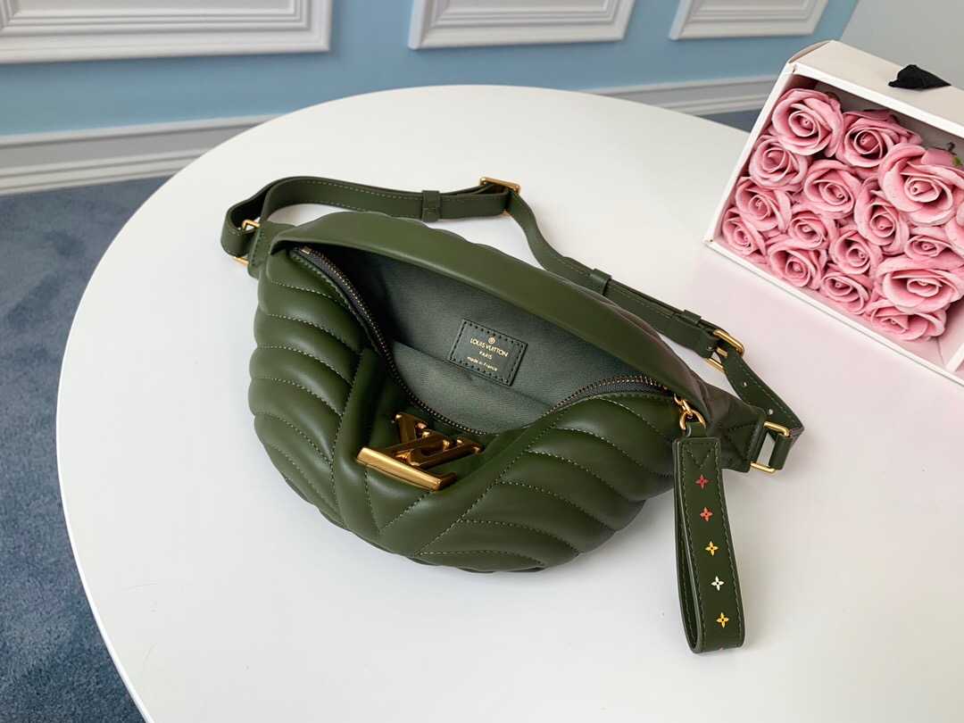 LV M55528 NEW WAVE BUMBAG 腰包