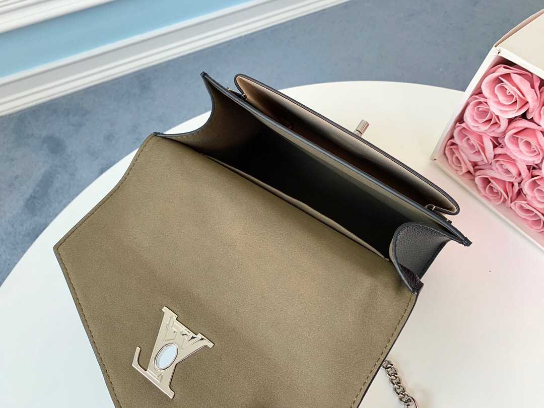 LV M55522 Mylockme BB 手袋 牛皮拼色链条包