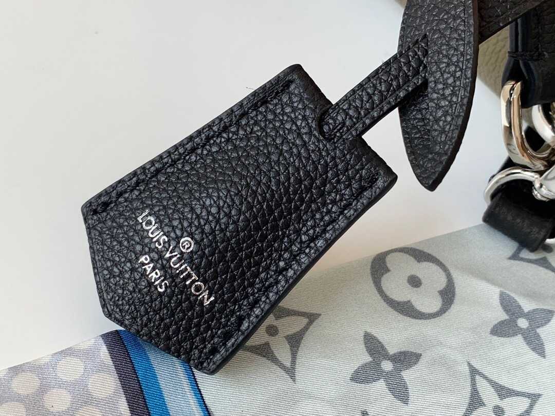 LV M55323 软粒面小牛皮MYLOCKME手袋