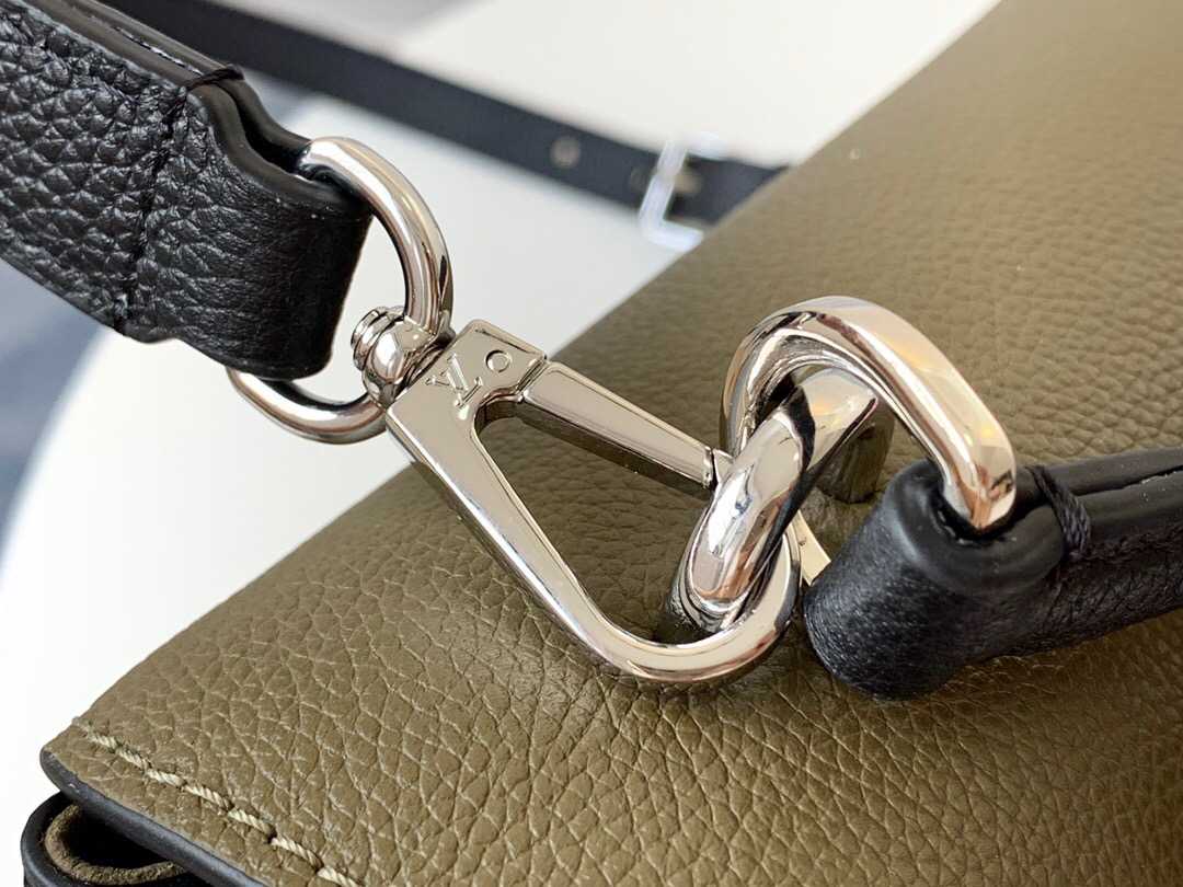 LV M55323 软粒面小牛皮MYLOCKME手袋