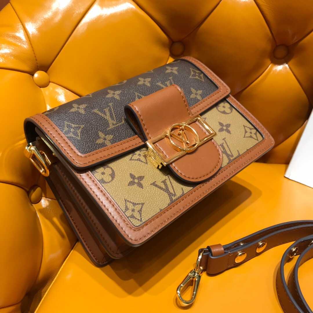 LV 19年新款MINI DAUPHINE达芙妮拼色复古邮差包 M44580