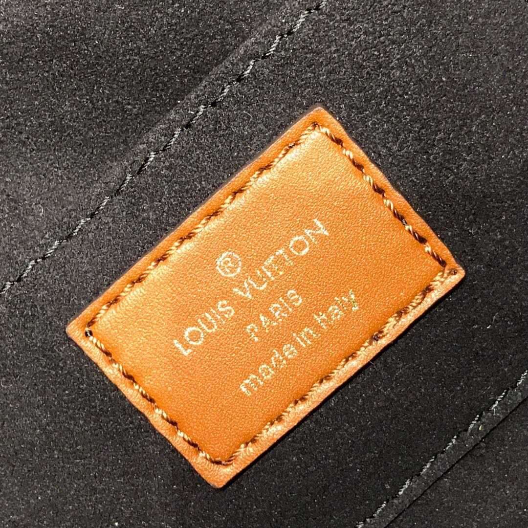 LV 19年新款MINI DAUPHINE达芙妮拼色复古邮差包 M44580