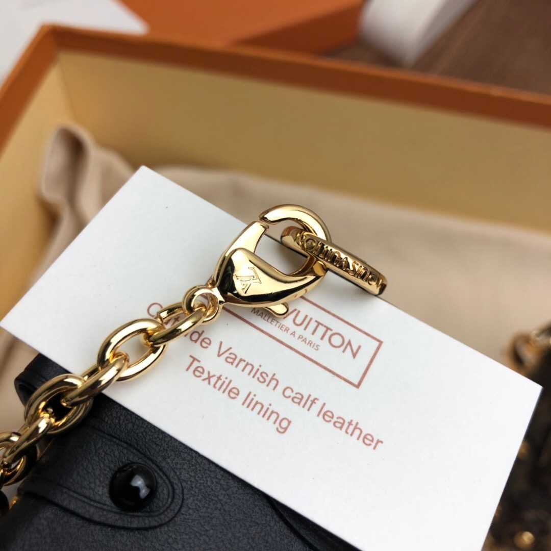 LV M68566 ESSENTIAL TRUNK 老花色链条包