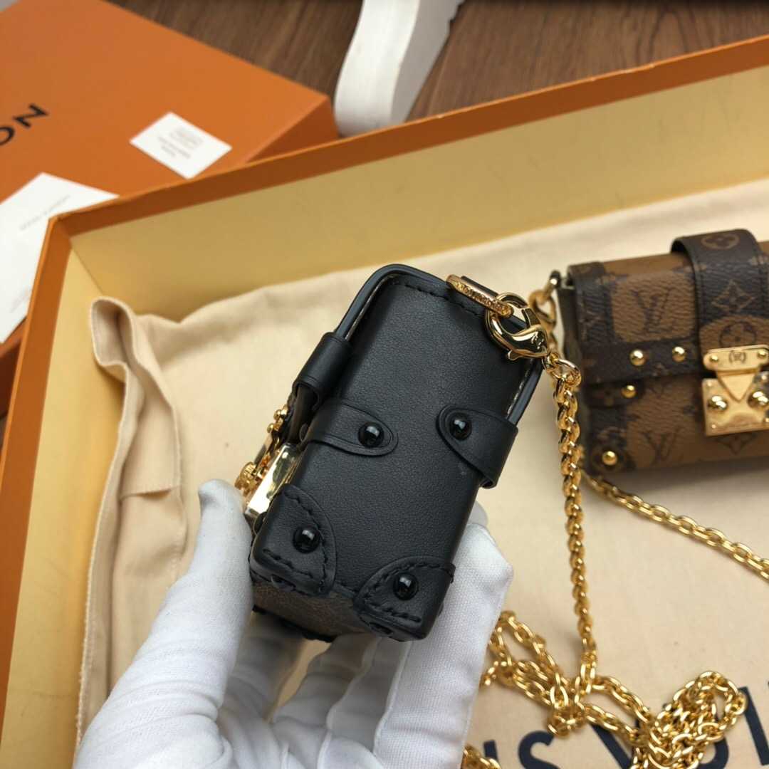 LV M68566 ESSENTIAL TRUNK 老花色链条包
