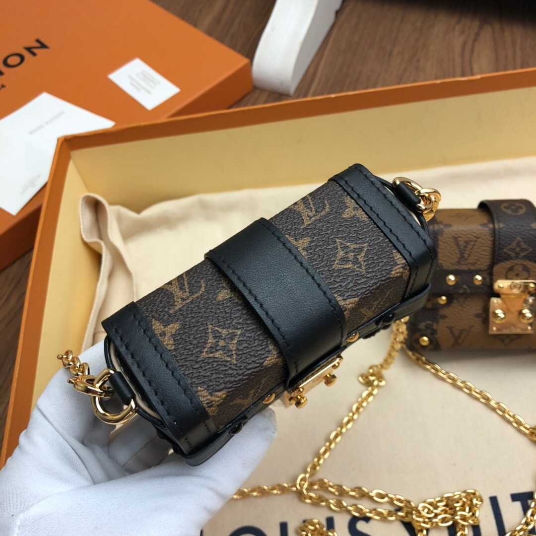 LV M68566 ESSENTIAL TRUNK 老花色链条包