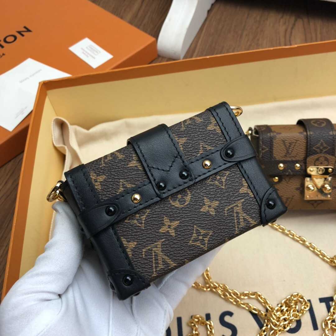 LV M68566 ESSENTIAL TRUNK 老花色链条包