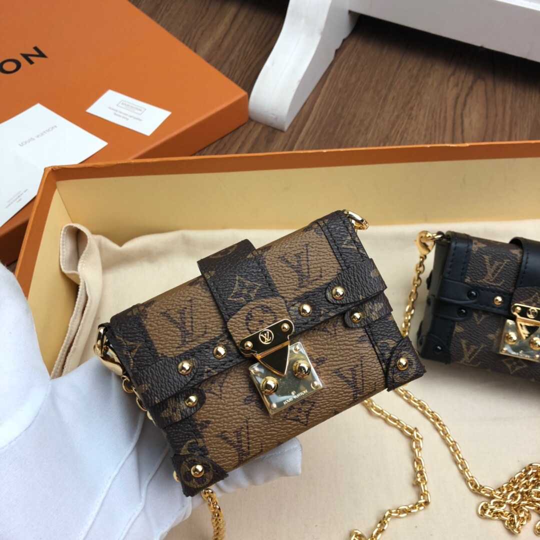 LV M68575 ESSENTIAL TRUNK 黄花链条包