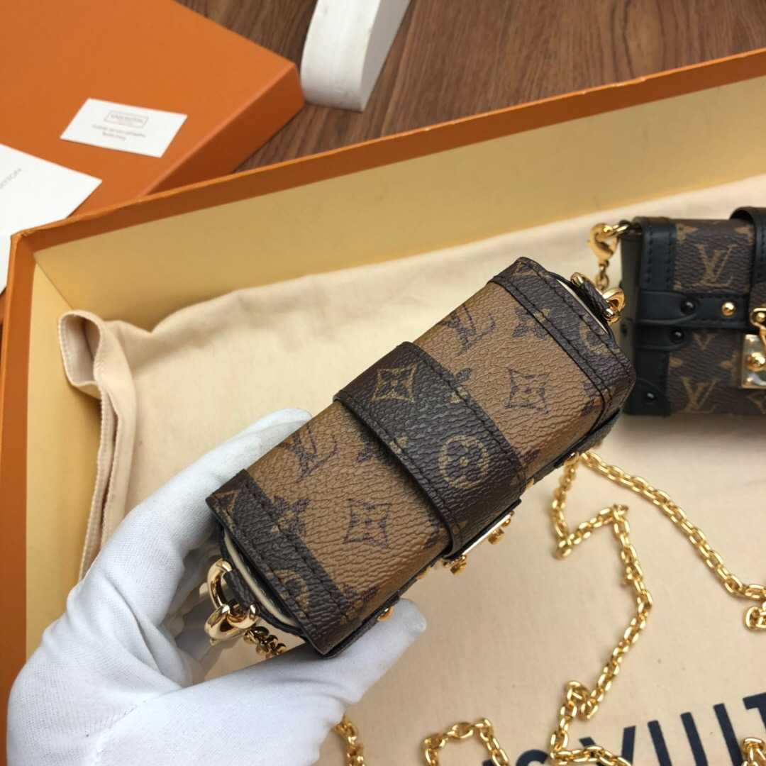 LV M68575 ESSENTIAL TRUNK 黄花链条包