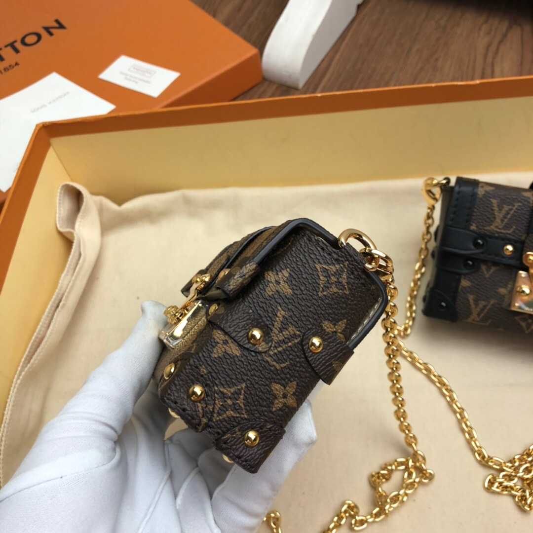 LV M68575 ESSENTIAL TRUNK 黄花链条包