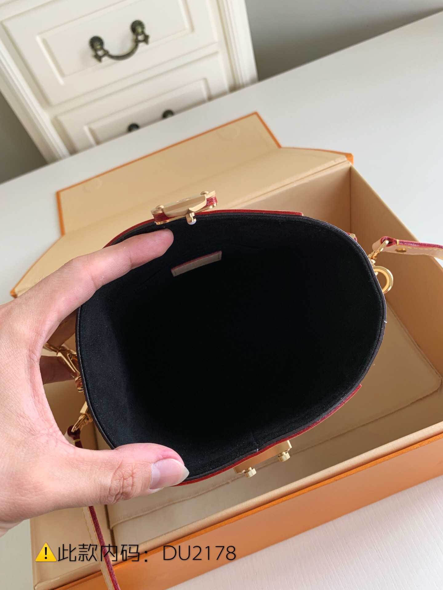LV M43587 DUFFLE 手袋 圆筒薯条包