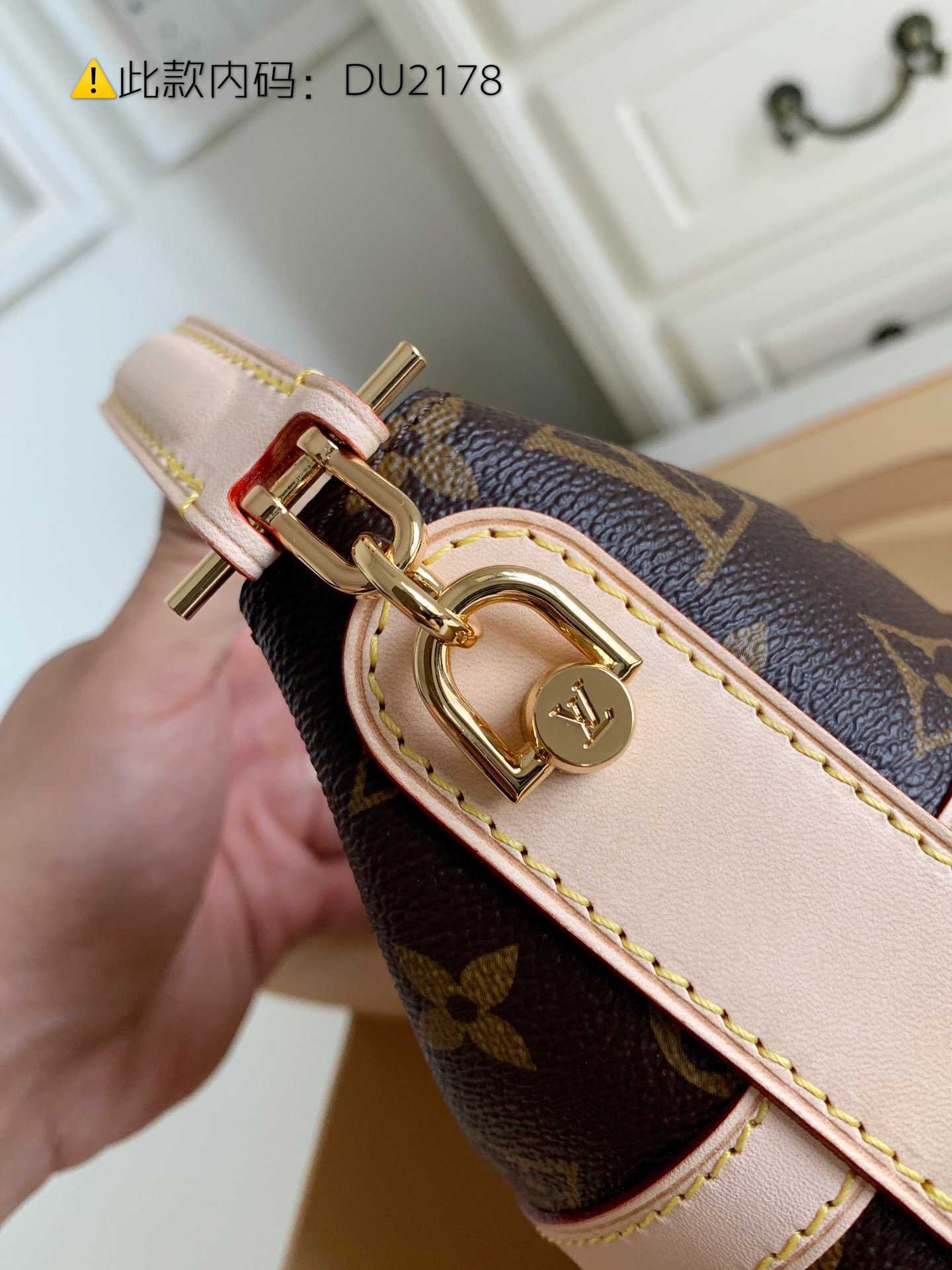LV M43587 DUFFLE 手袋 圆筒薯条包