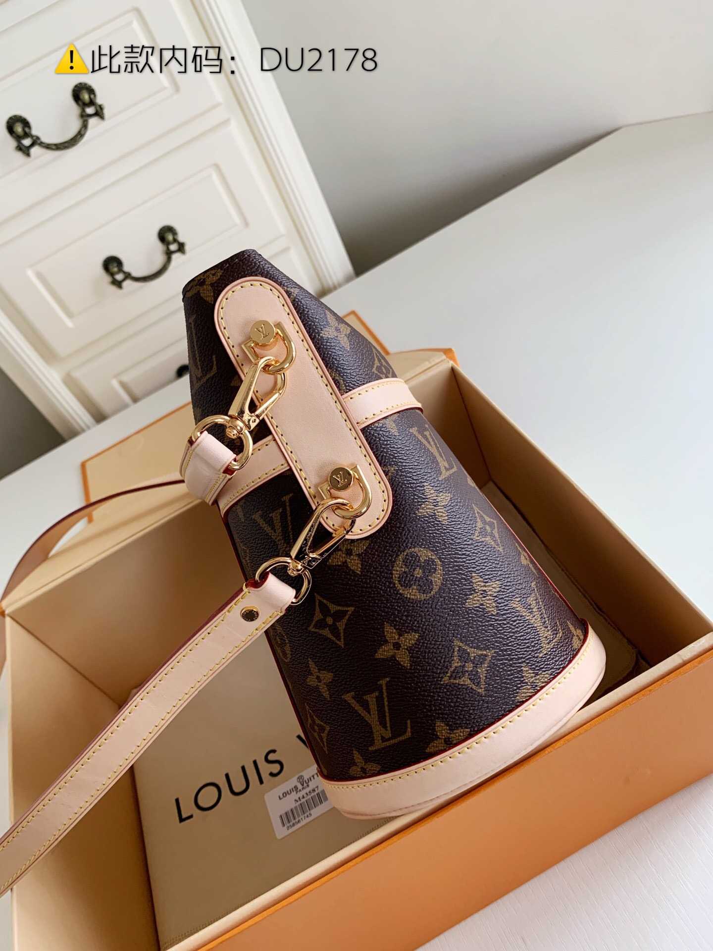 LV M43587 DUFFLE 手袋 圆筒薯条包
