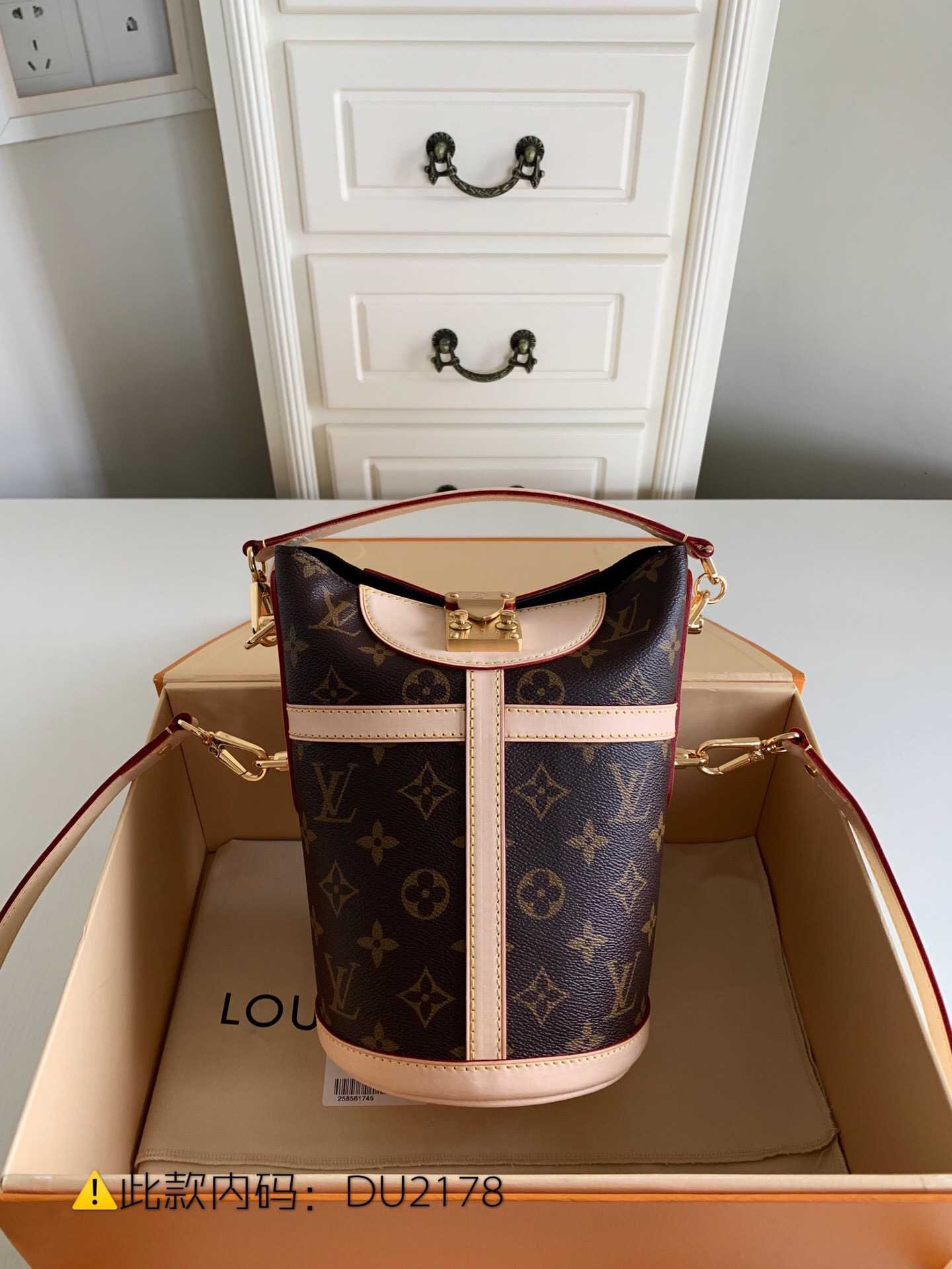LV M43587 DUFFLE 手袋 圆筒薯条包