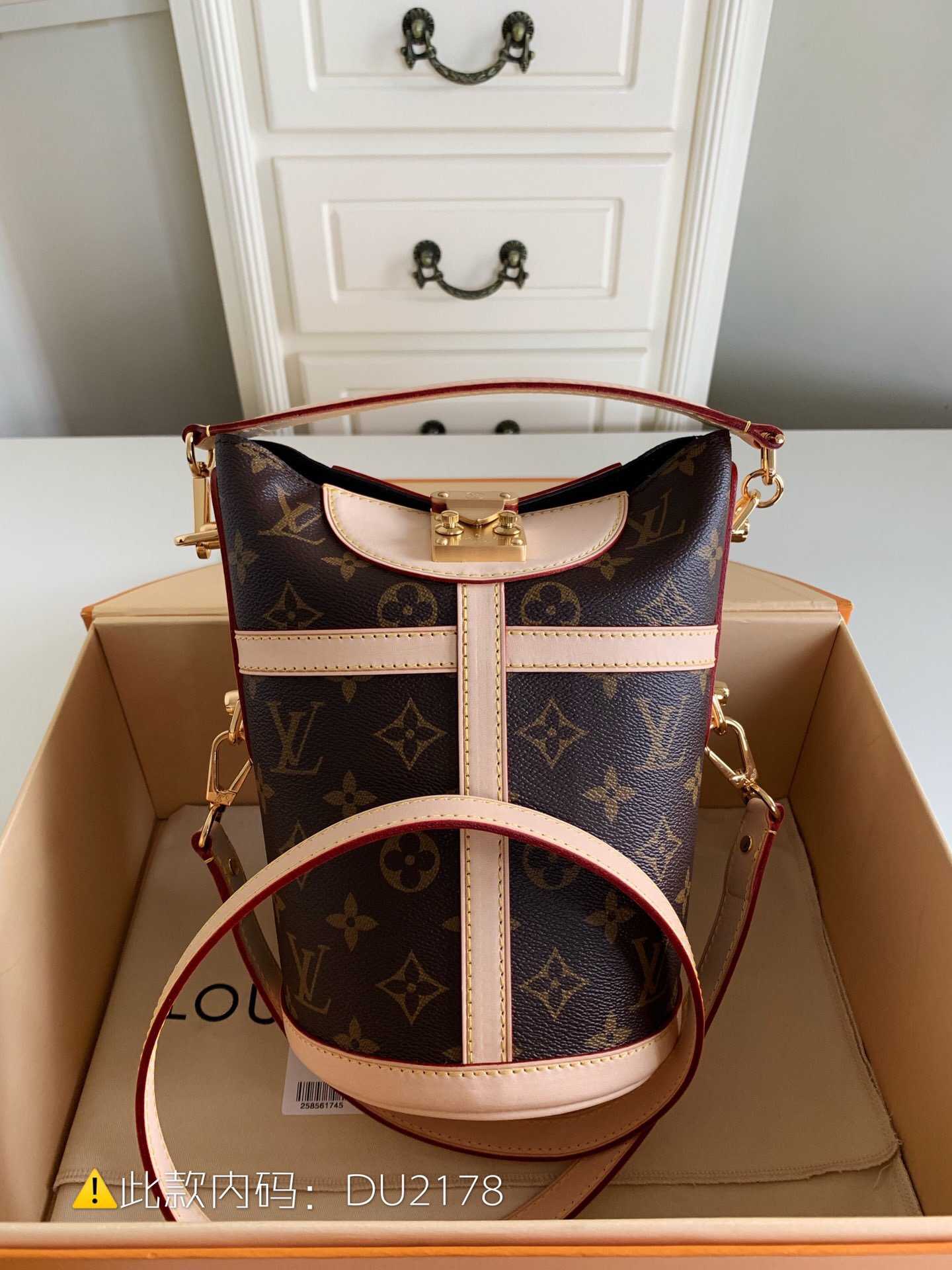LV M43587 DUFFLE 手袋 圆筒薯条包