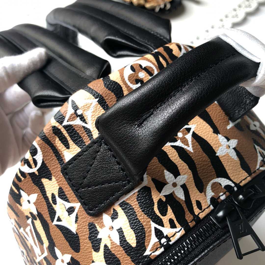 LV M44718 新款非洲丛林豹纹Palm Springs小号双肩包