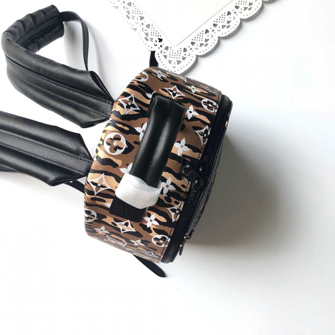 LV M44718 新款非洲丛林豹纹Palm Springs小号双肩包