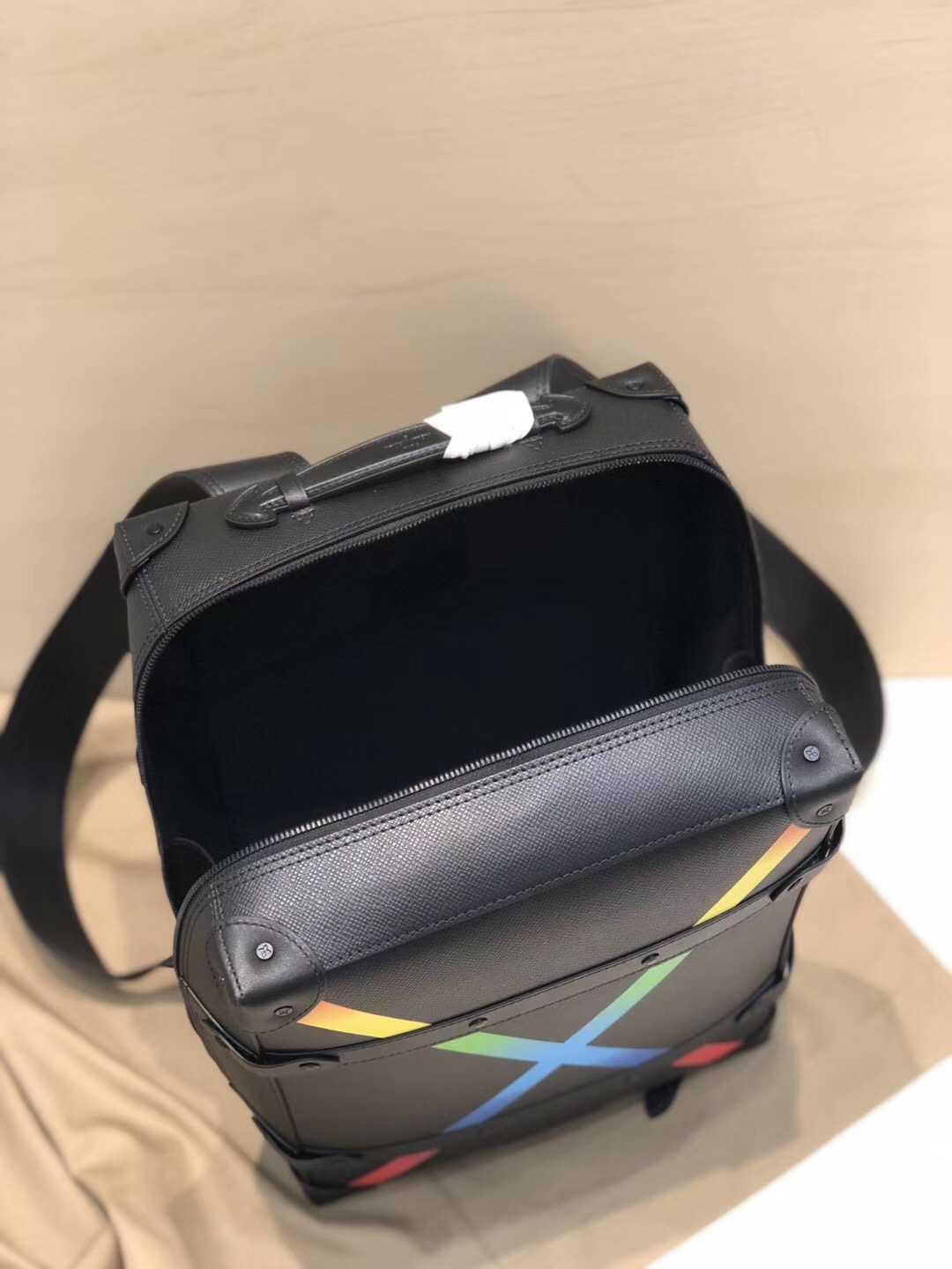 LV M30337 Soft Trunk 彩虹X图案小号双肩包